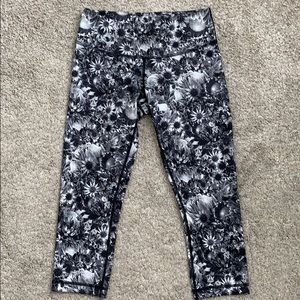 Lululemon In Movement Cropped pants